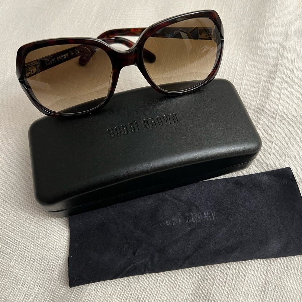 BOBBI BROWN Harper Sunglasses in Tortoise